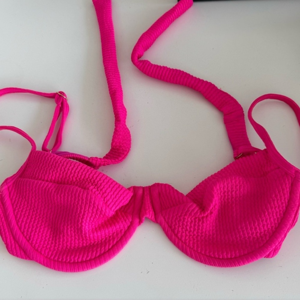 Monday Swimwear Maui Top - Fuchsia Crinkle